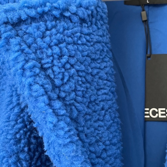 Pieces Pcnola teddy coat Cobalt blue NWT - Picture 15 of 16